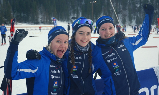 Glade sølvjenter.JPG